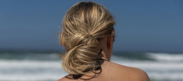 After-Beach Hair Reset: Οδηγός Ενυδάτωσης Μαλλιών Μετά τις Διακοπές